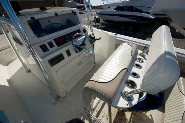 Slide: The Image of Caravelle 230 Seahawk Center Console 2004 - 4