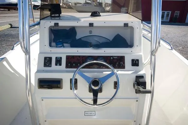 Slide: The Image of Caravelle 230 Seahawk Center Console 2004 - 5