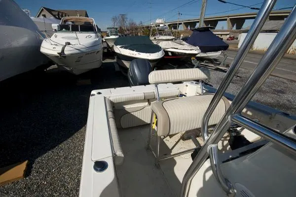 Slide: The Image of Caravelle 230 Seahawk Center Console 2004 - 6