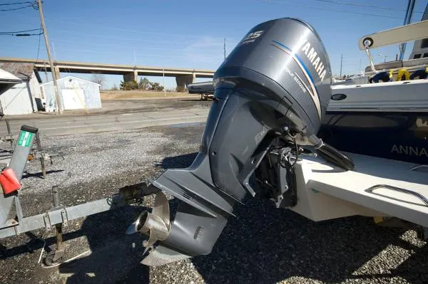 Slide: The Image of Caravelle 230 Seahawk Center Console 2004 - 9