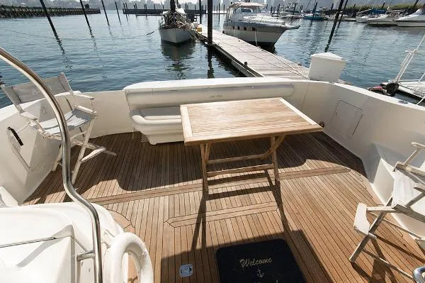 Slide: The Image of Sea Ray 560 Sedan Bridge 2000 - 2