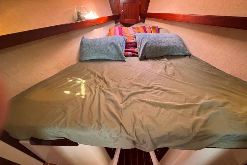 Slide: The Image of Cozy cabin interior of 2006 Shannon Shoalsailer with bed and colorful pillows. - 15