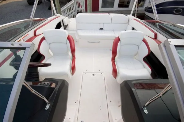 Slide: The Image of Regal 2200 Bowrider 2009 - 1