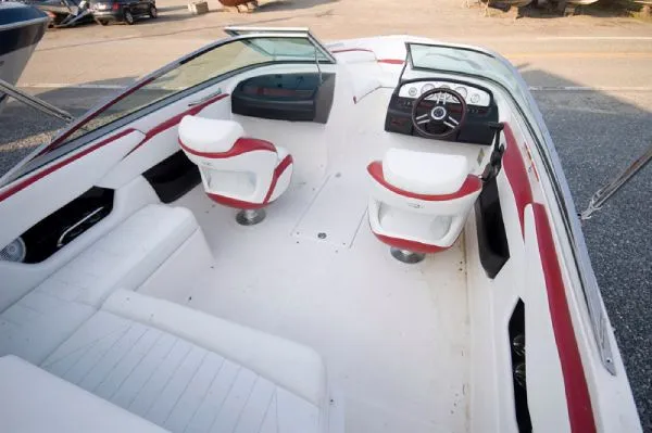 Slide: The Image of Regal 2200 Bowrider 2009 - 6