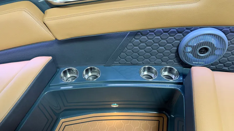 Slide: The Image of Cobalt R8 Surf 2027 - 86