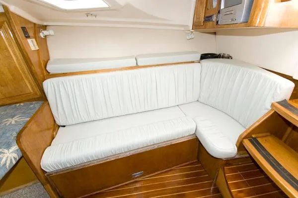 Slide: The Image of Luhrs 32 Open FL 2000 - 6