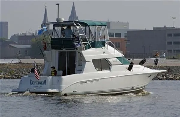 Slide: The Image of Silverton 351 Sedan Cruiser 1997 - 2