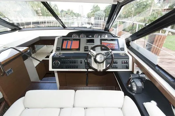 Slide: The Image of Sea Ray 510 Sundancer 2015 - 7