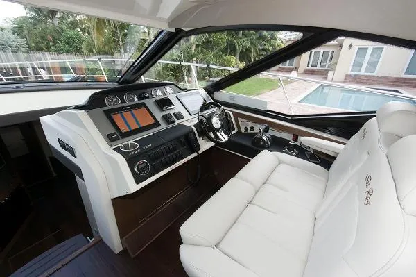 Slide: The Image of Sea Ray 510 Sundancer 2015 - 9