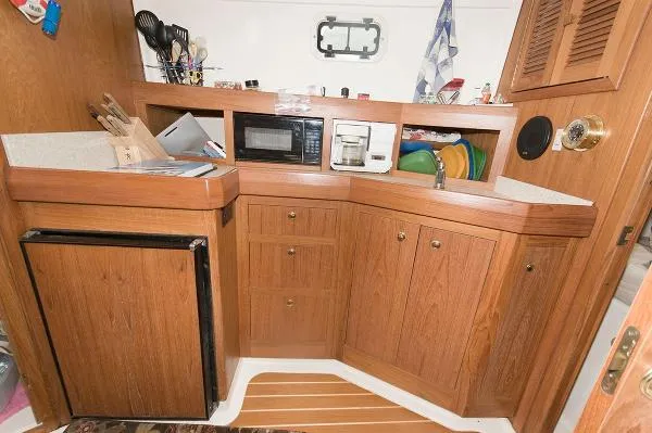 Slide: The Image of Mainship 34 PILOT 2002 - 10