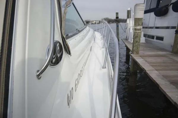 Slide: The Image of Sea Ray 410 Express Cruiser 2000 - 11