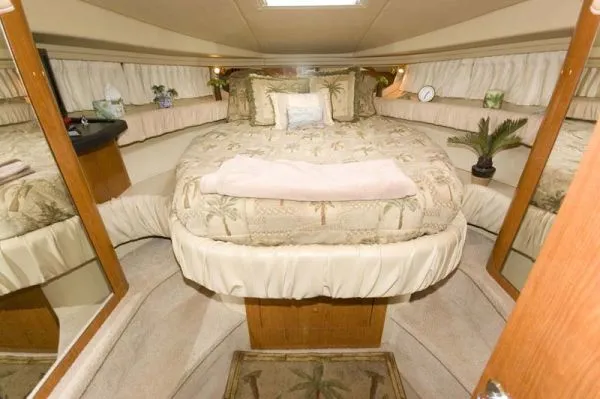 Slide: The Image of Sea Ray 410 Express Cruiser 2000 - 5