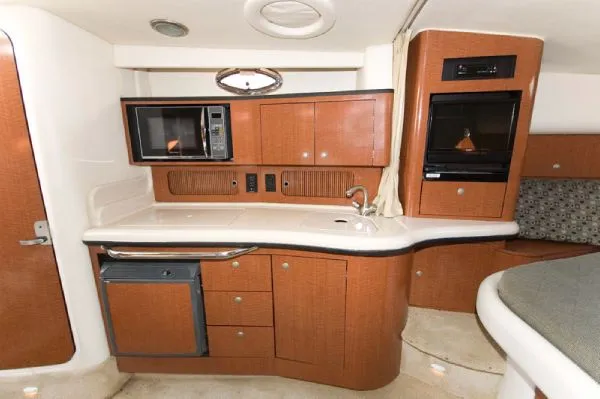Slide: The Image of Sea Ray 320 Sundancer MD 2005 - 7