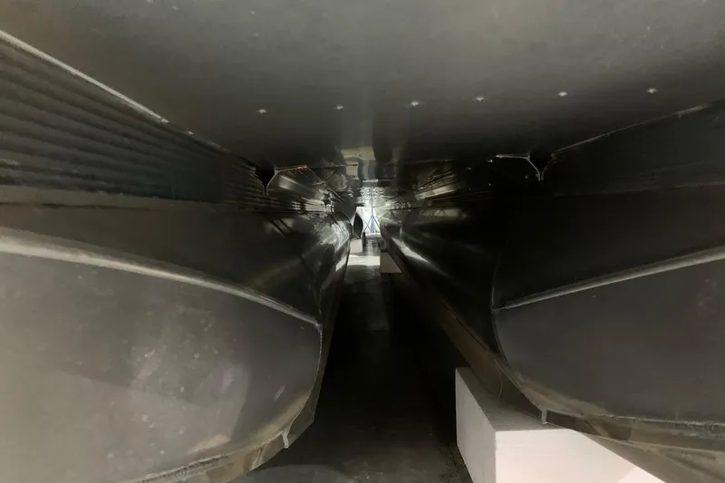 Slide: The Image of Underneath view of 2022 Avalon LSZ 2485 VRB pontoon boat. - 28