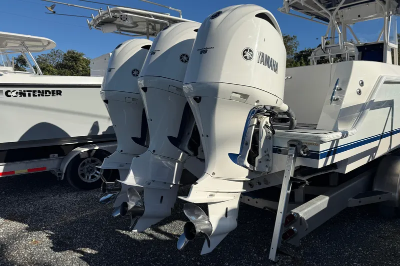 Slide: The Image of 2006 Contender 33 Tournament boat with twin Yamaha outboard engines. - 23