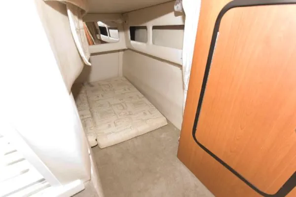 Slide: The Image of Crownline Boats 270 CR 2004 - 7