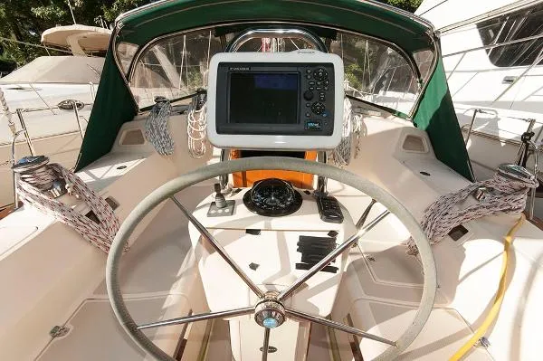 Slide: The Image of Island Packet 370 2005 - 10