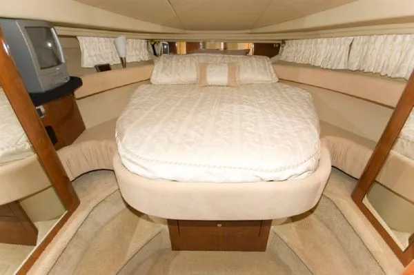 Slide: The Image of Sea Ray 410 Express (MD) 2003 - 8