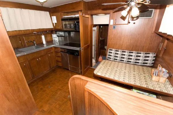 Slide: The Image of Hatteras 53 Motor Yacht 1979 - 6