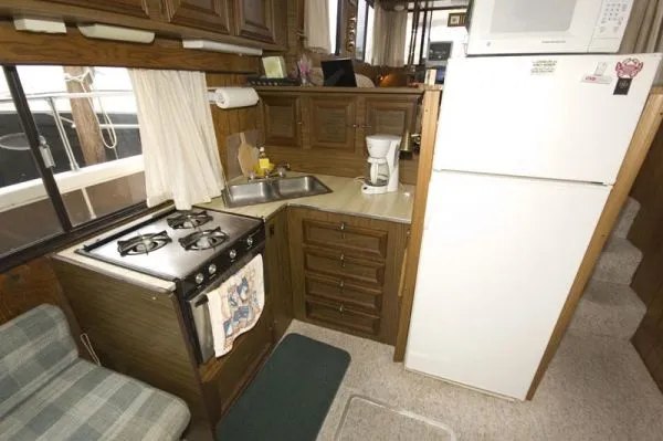 Slide: The Image of Holiday Mansion 380 Coastal Barracuda 1984 - 3