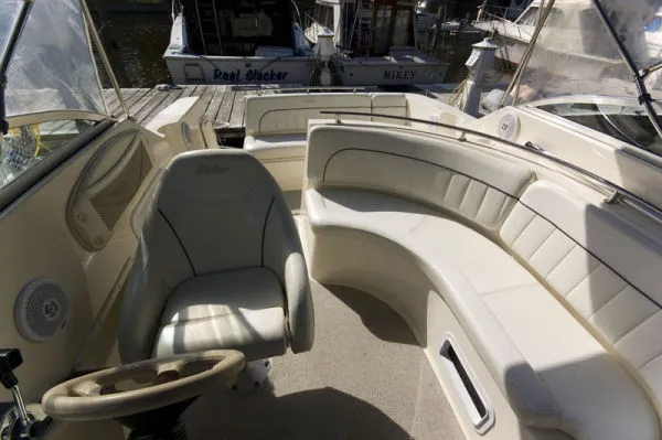 Slide: The Image of Rinker 270 Fiesta Vee 2000 - 9
