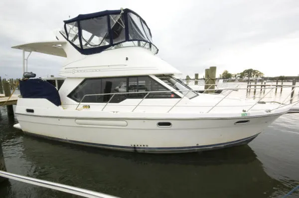 Slide: The Image of Bayliner 3587 Motoryacht 1998 - 0