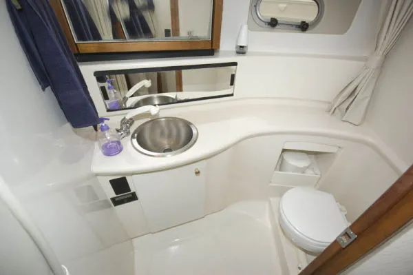 Slide: The Image of Bayliner 3587 Motoryacht 1998 - 8