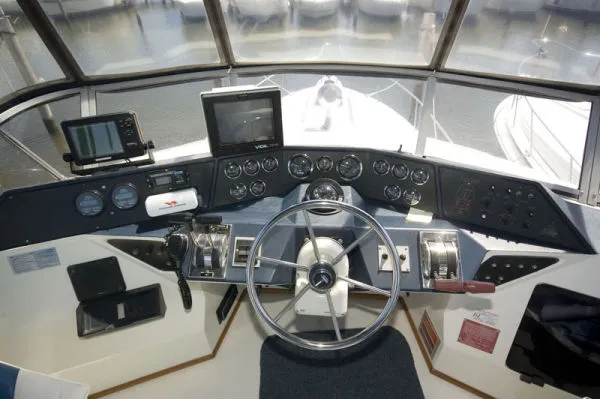 Slide: The Image of Sea Ray 345 Sedan Bridge 1989 - 10