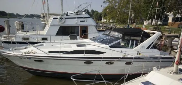 Slide: The Image of Bayliner AVANTI 34 1988 - 0