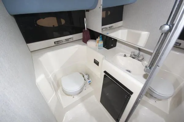Slide: The Image of Bayliner AVANTI 34 1988 - 6