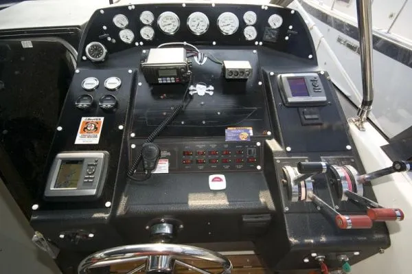 Slide: The Image of Bayliner AVANTI 34 1988 - 8