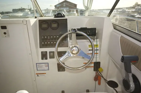 Slide: The Image of Seaswirl 2601 Walkaround w/ Trailer 2006 - 5