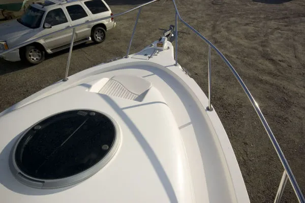 Slide: The Image of Seaswirl 2601 Walkaround w/ Trailer 2006 - 8