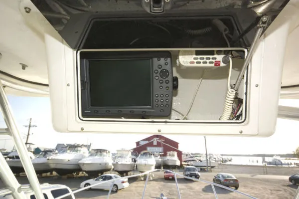 Slide: The Image of Seaswirl 2601 Walkaround w/ Trailer 2006 - 9