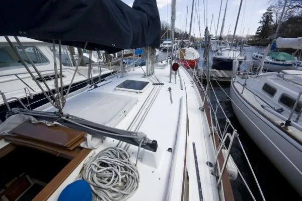 Slide: The Image of Pacific Seacraft Crealock 37 1990 - 9