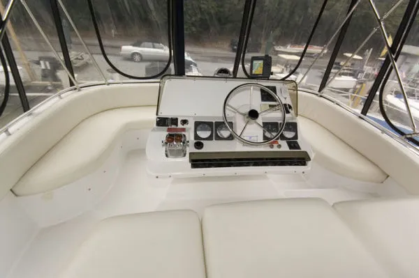 Slide: The Image of Mainship 34 Motoryacht w/ Diesels 1997 - 11