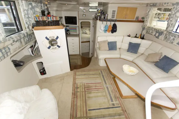 Slide: The Image of Mainship 34 Motoryacht w/ Diesels 1997 - 3