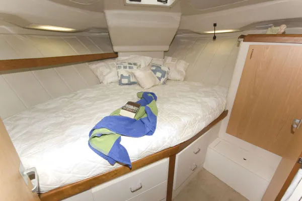 Slide: The Image of Mainship 34 Motoryacht w/ Diesels 1997 - 8