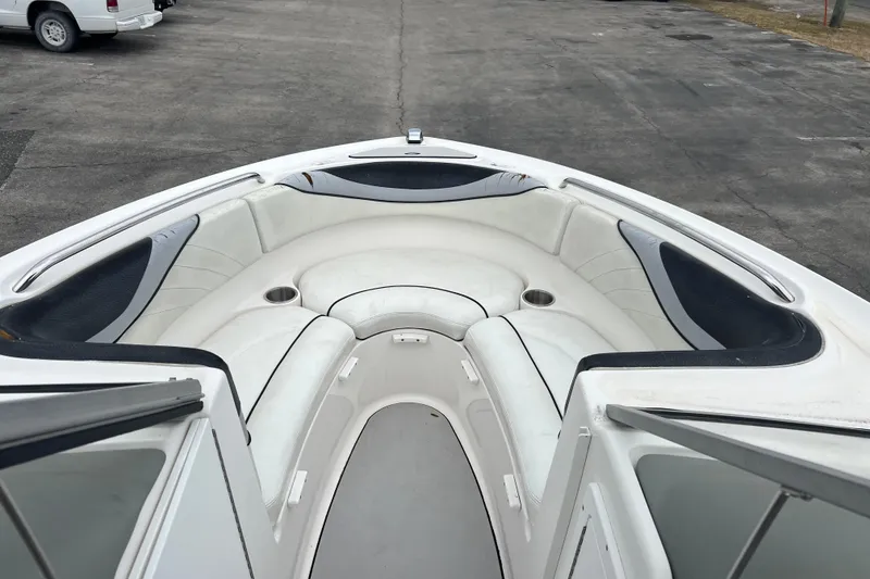 Slide: The Image of 2006 Yamaha Boats SX230 HO bow seating area with white upholstery and cup holders. - 10