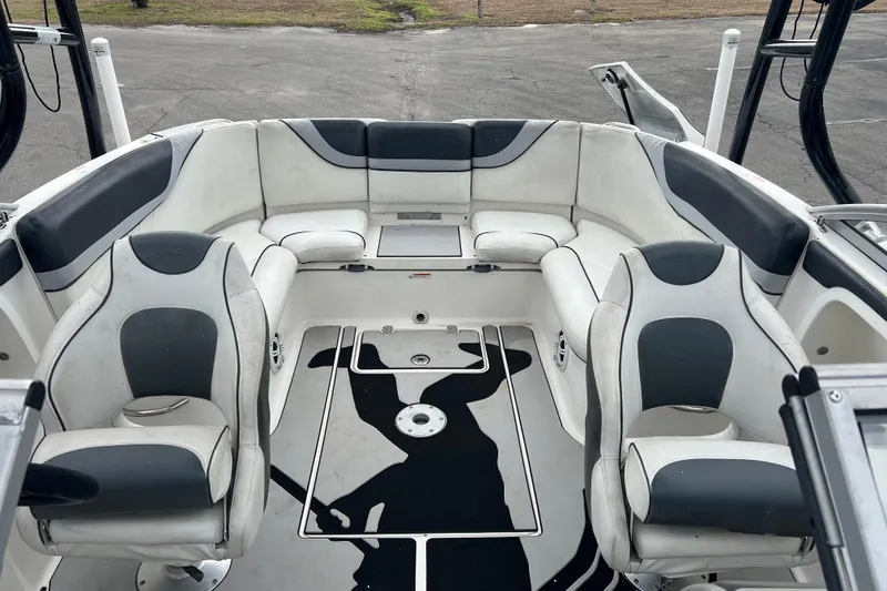Slide: The Image of 2006 Yamaha Boats SX230 HO interior with white and gray seating arrangement. - 12