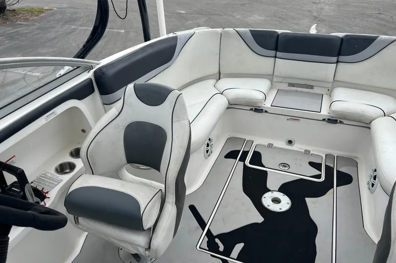 Slide: The Image of 2006 Yamaha Boats SX230 HO interior with white and gray seating and steering area. - 17