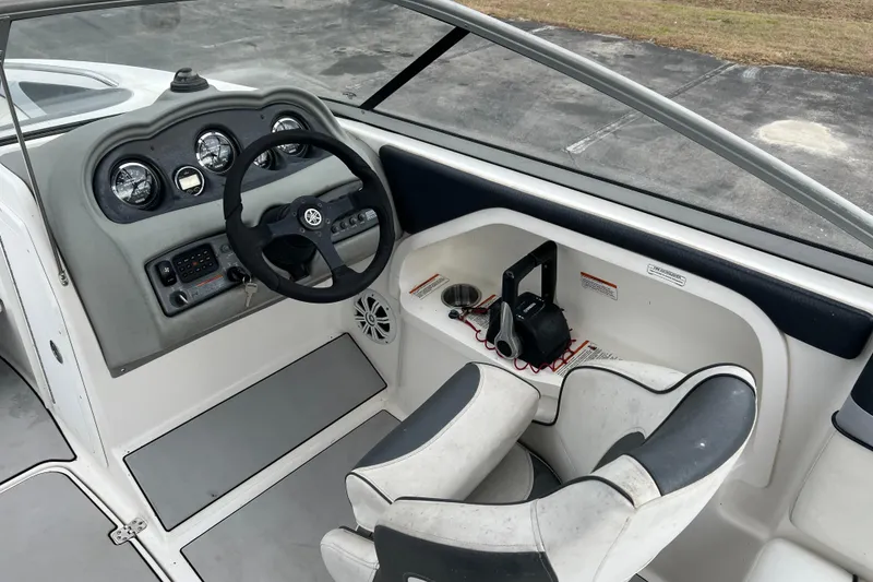 Slide: The Image of 2006 Yamaha Boats SX230 HO cockpit with steering wheel and dashboard controls. - 20