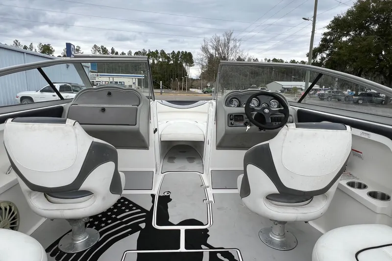 Slide: The Image of 2006 Yamaha Boats SX230 HO interior with dual captain's chairs and dashboard view. - 22