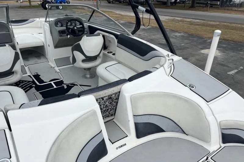 Slide: The Image of 2006 Yamaha Boats SX230 HO interior with seating and steering wheel. - 27