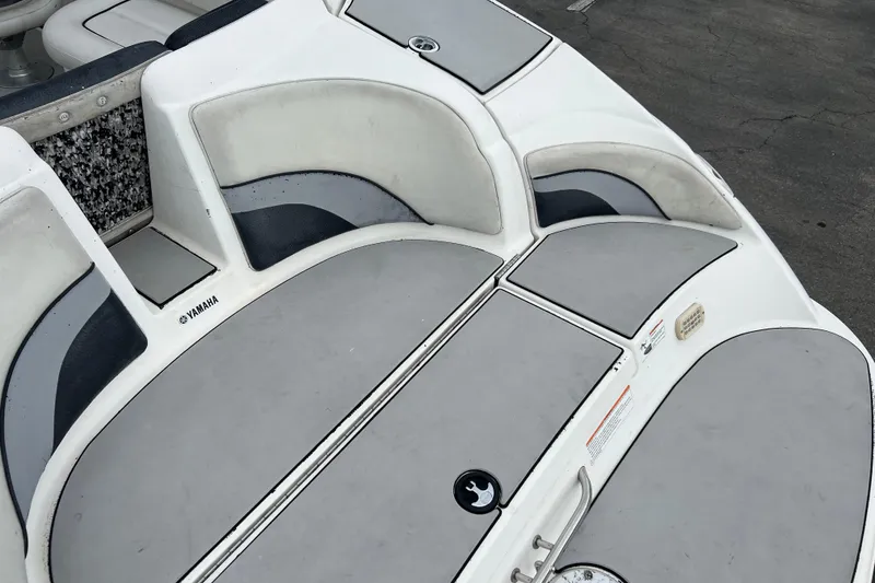 Slide: The Image of 2006 Yamaha Boats SX230 HO interior seating and deck, featuring gray and white upholstery. - 28
