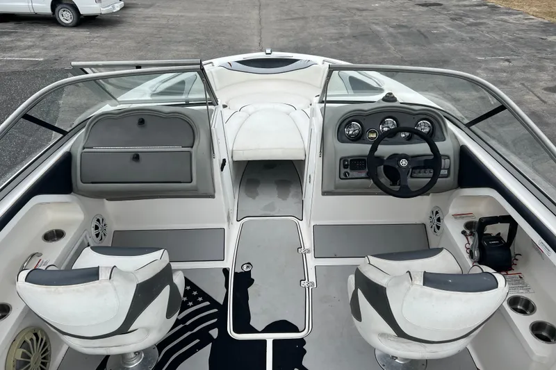 Slide: The Image of 2006 Yamaha Boats SX230 HO interior with dual seats and dashboard controls. - 30