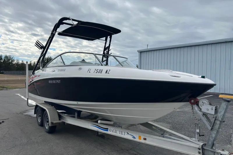 Slide: The Image of 2006 Yamaha Boats SX230 HO on trailer, black and white, parked outdoors. - 37