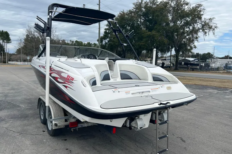 Slide: The Image of 2006 Yamaha Boats SX230 HO on trailer, featuring sleek design and vibrant graphics. - 6