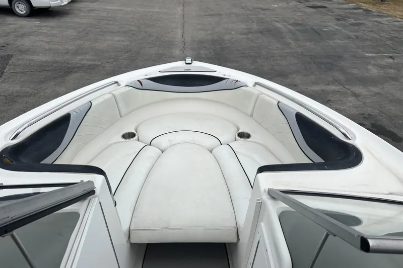 Slide: The Image of 2006 Yamaha Boats SX230 HO bow seating area with white upholstery and cup holders. - 9