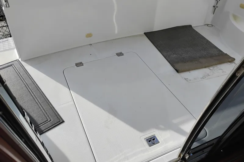 Slide: The Image of 2000 Carver 450 Voyager Pilothouse deck area with mats and hatch. - 4